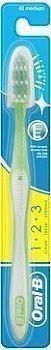 Зубная щетка Oral-B  Чистота и Свежесть зубов , средн. жест. 301938;00000067790